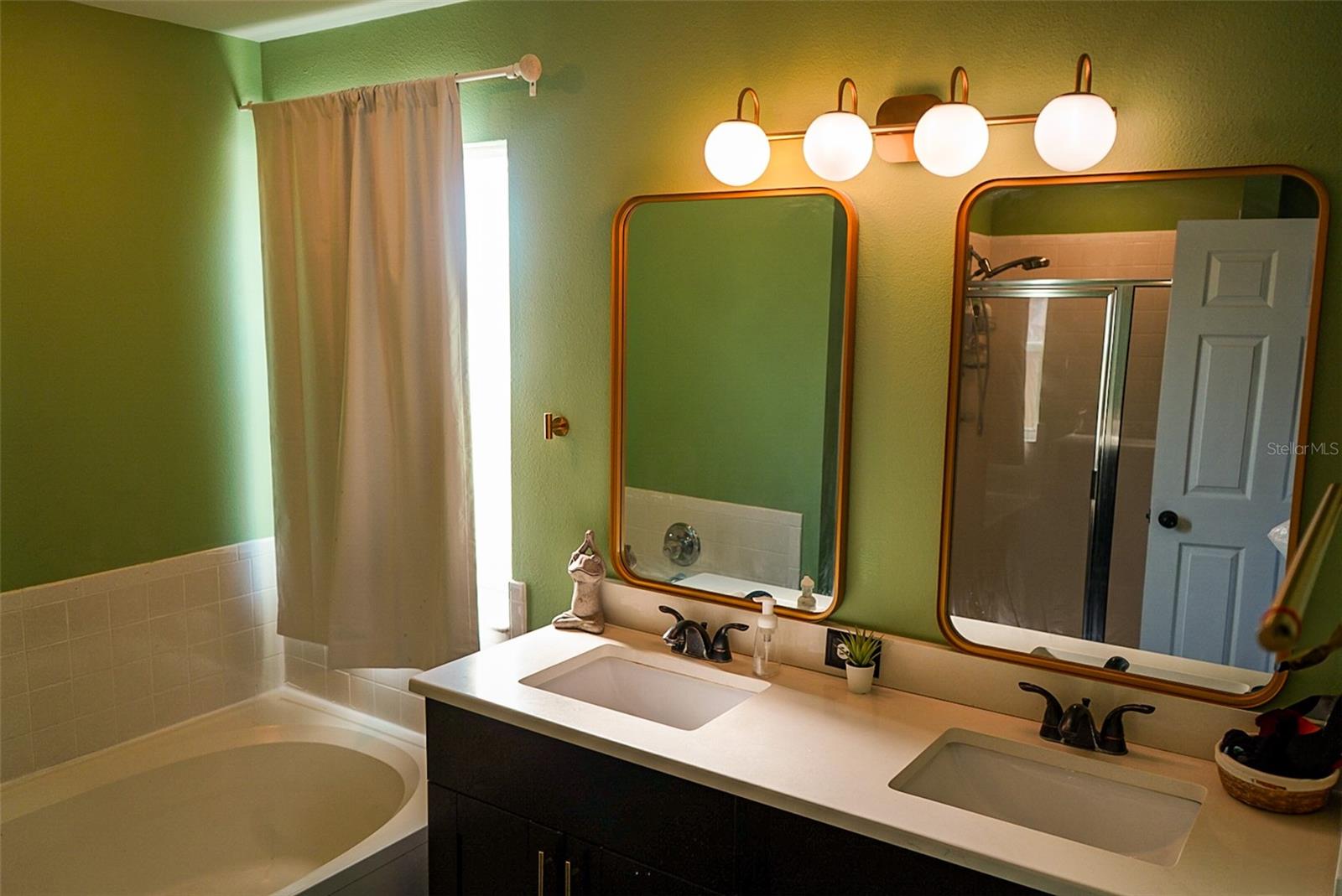 Listing photo id 5 for 1204 Rinkfield Place