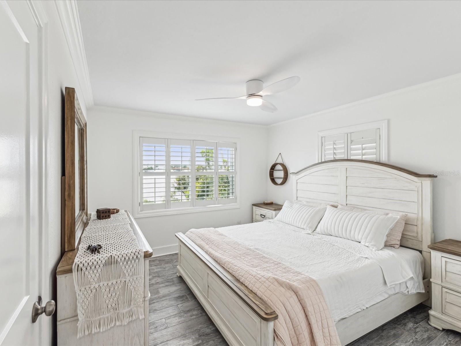 Listing photo id 11 for 464 20th Avenue