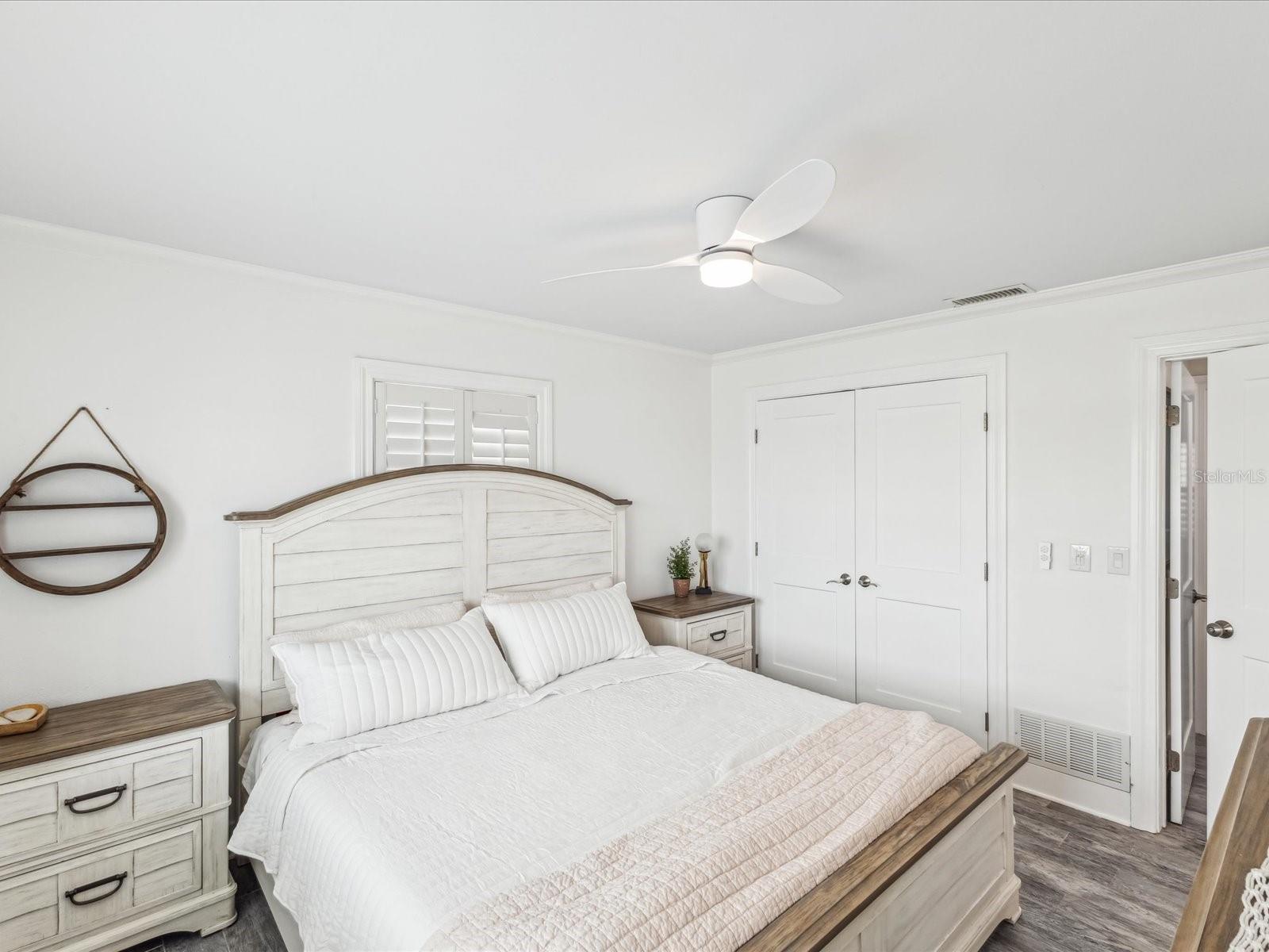 Listing photo id 12 for 464 20th Avenue