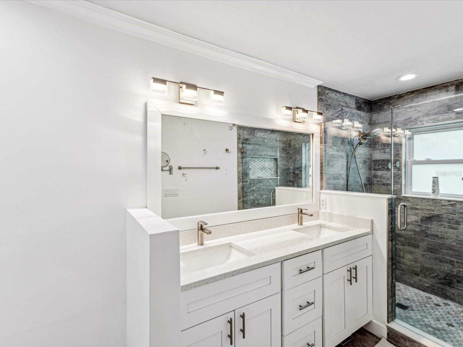 Listing photo id 13 for 464 20th Avenue