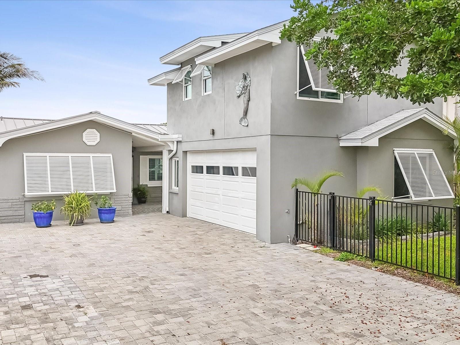 Listing photo id 0 for 464 20th Avenue