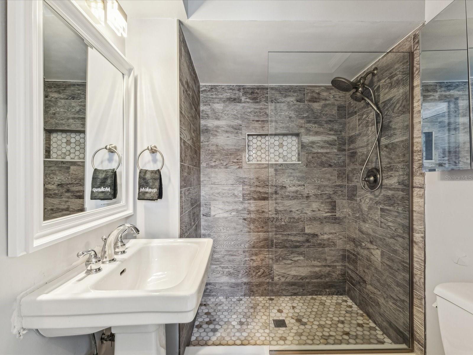Listing photo id 19 for 464 20th Avenue