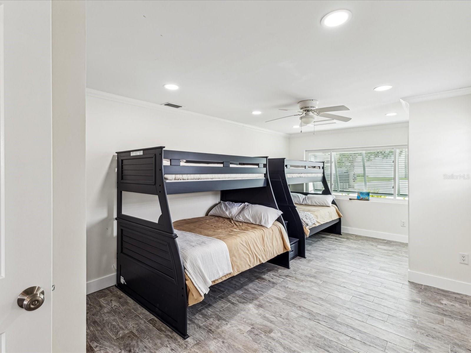 Listing photo id 20 for 464 20th Avenue