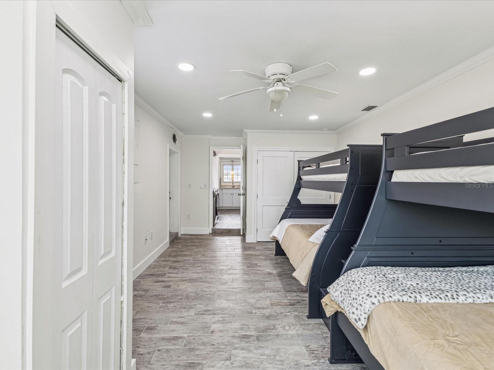 Listing photo id 22 for 464 20th Avenue