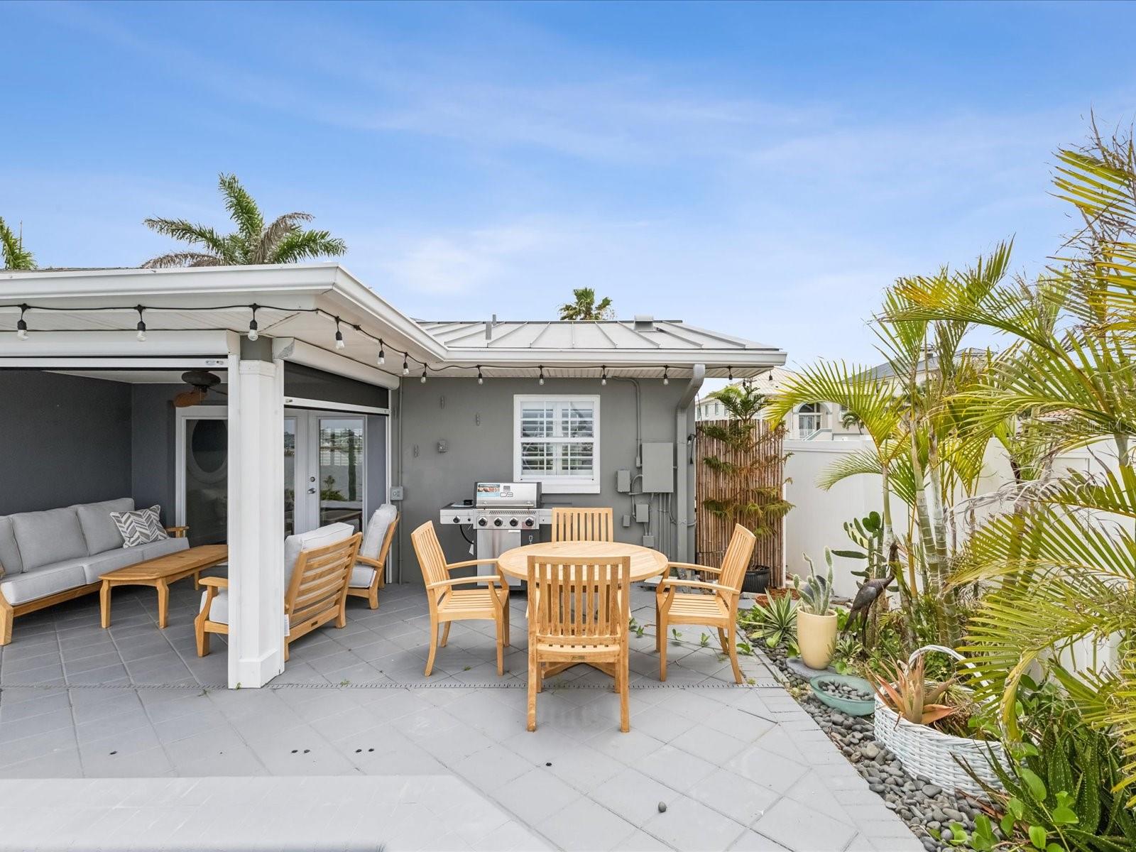 Listing photo id 24 for 464 20th Avenue