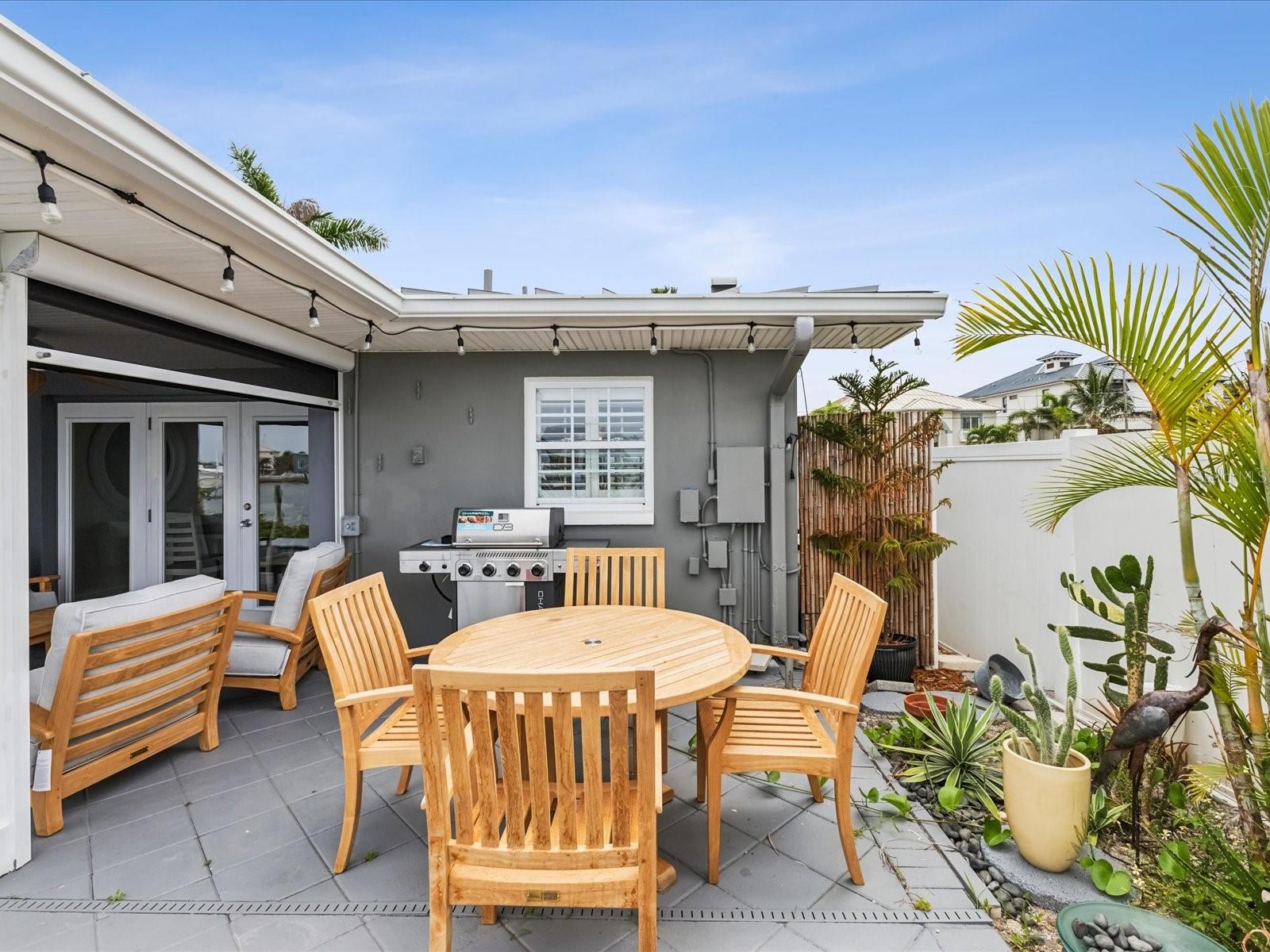 Listing photo id 25 for 464 20th Avenue