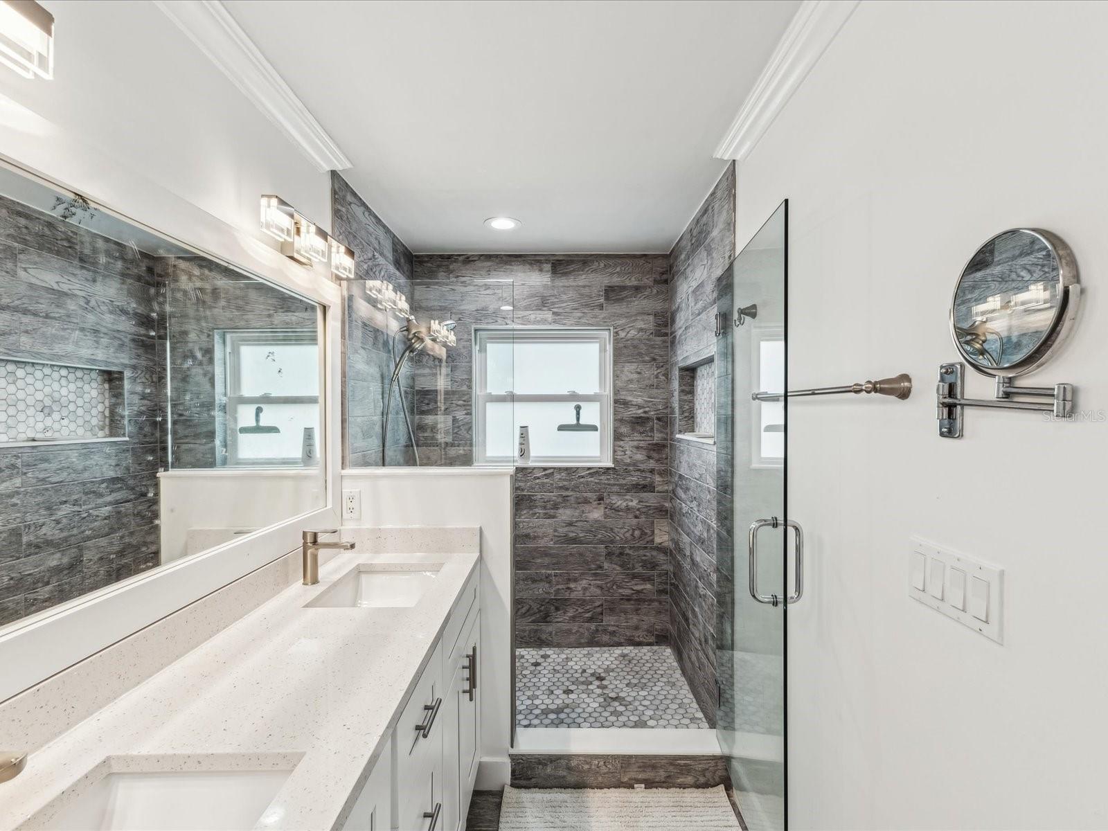 Listing photo id 1 for 464 20th Avenue
