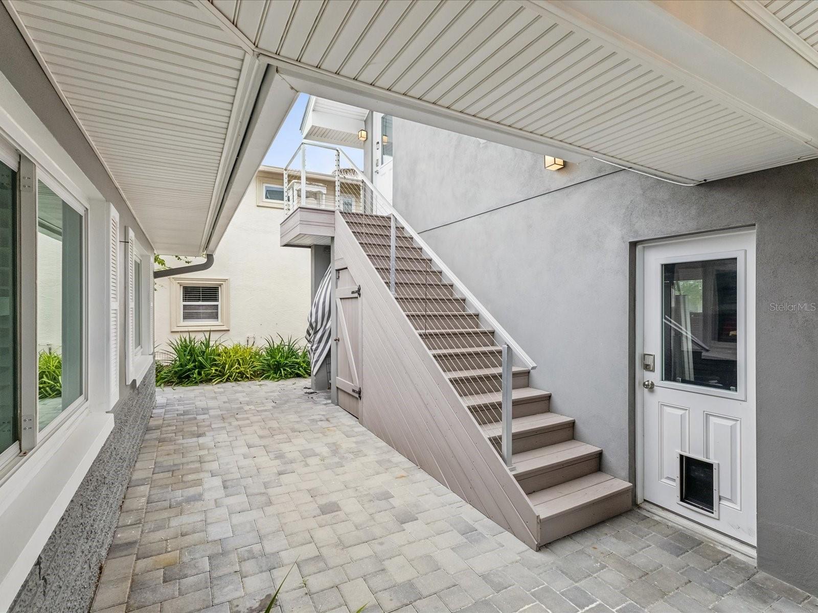 Listing photo id 32 for 464 20th Avenue