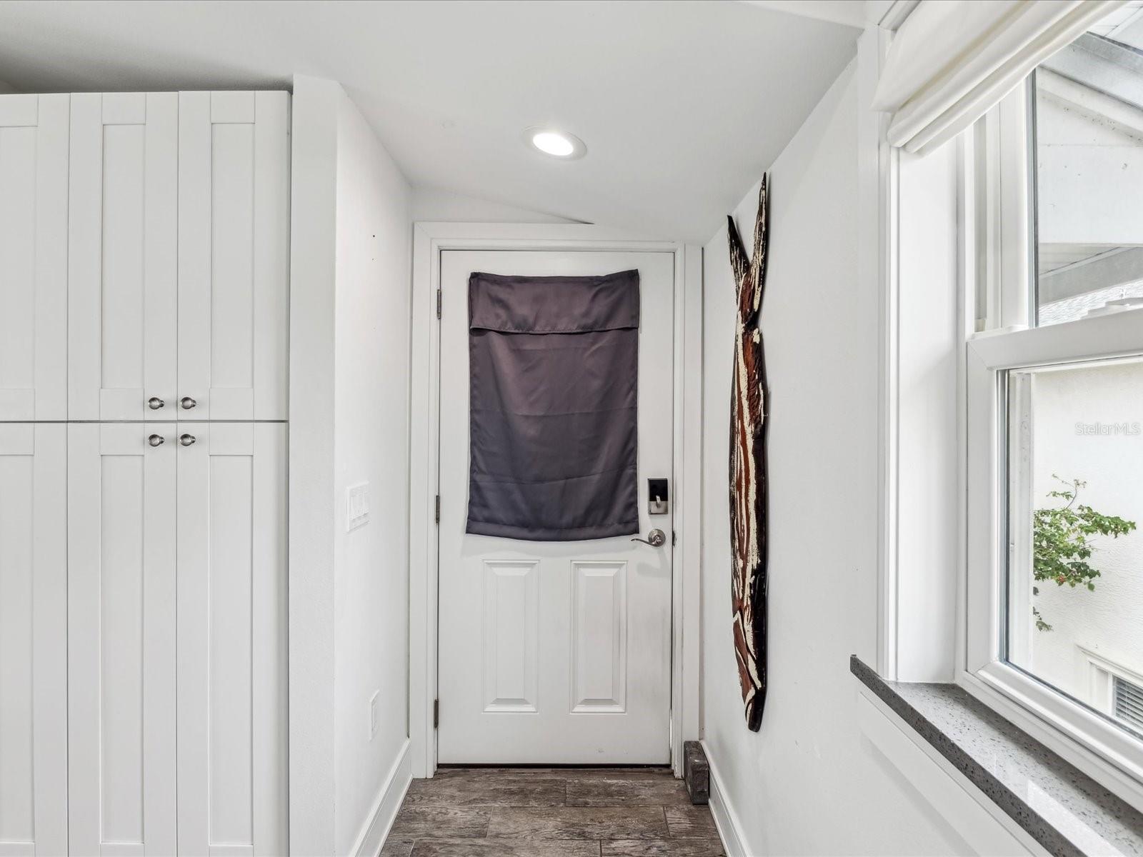 Listing photo id 33 for 464 20th Avenue