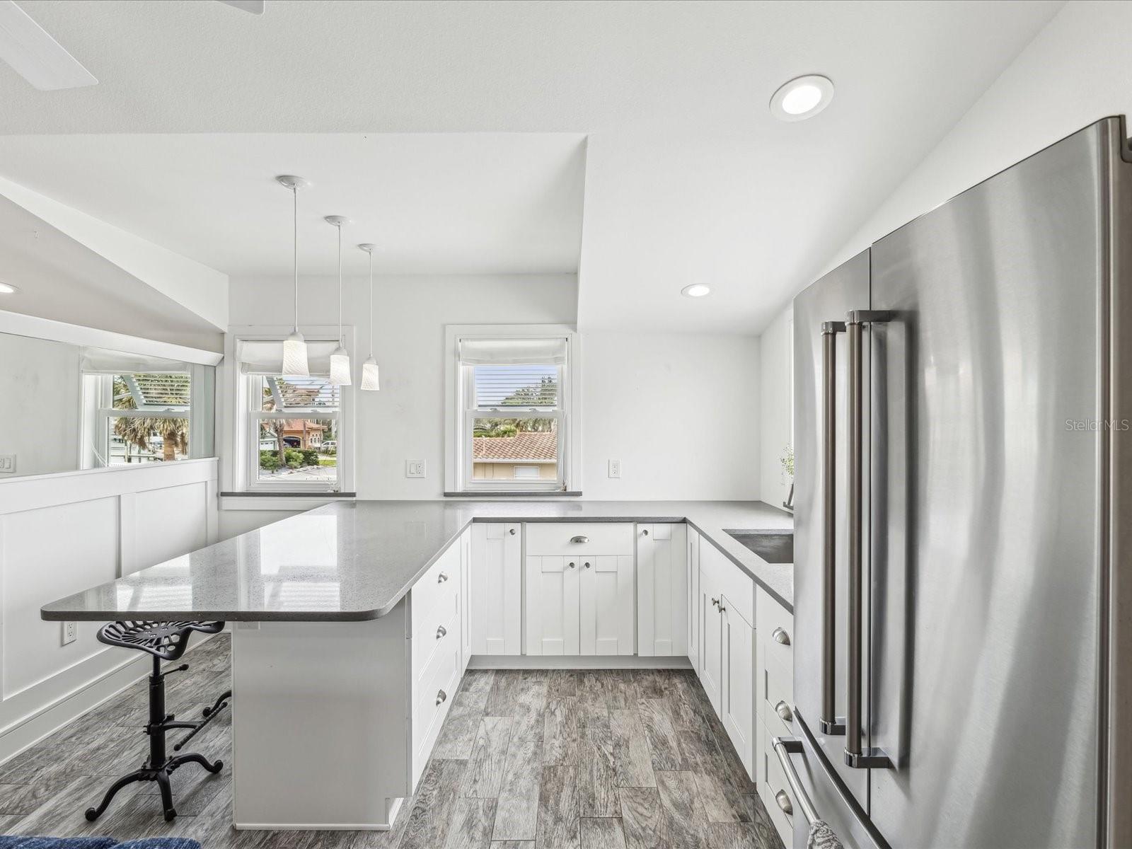 Listing photo id 35 for 464 20th Avenue