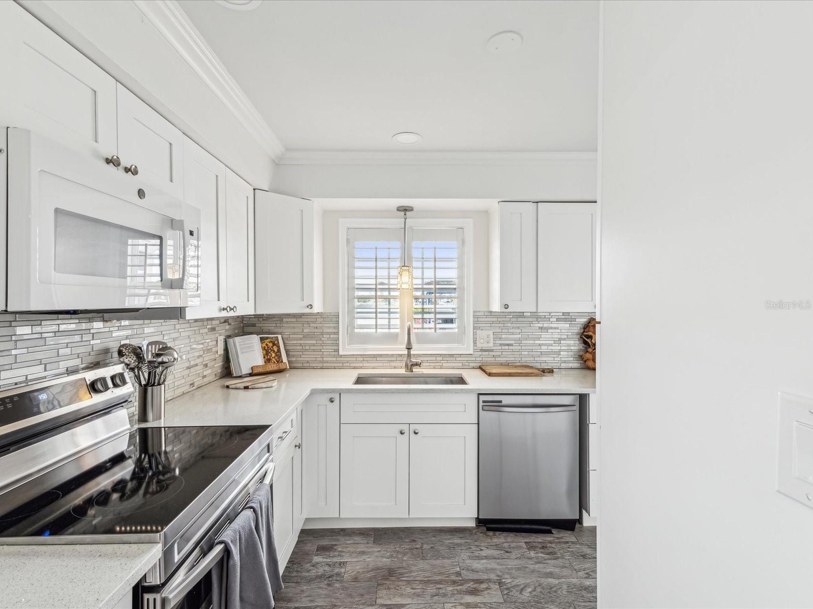 Listing photo id 2 for 464 20th Avenue