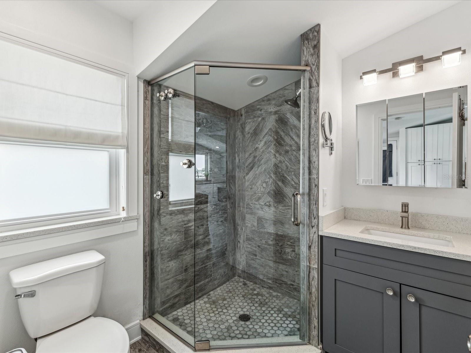 Listing photo id 41 for 464 20th Avenue