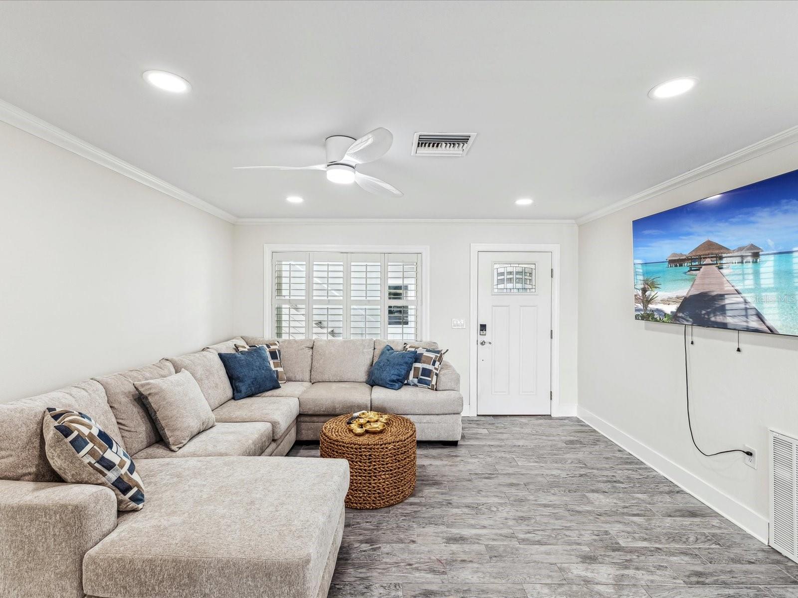 Listing photo id 7 for 464 20th Avenue