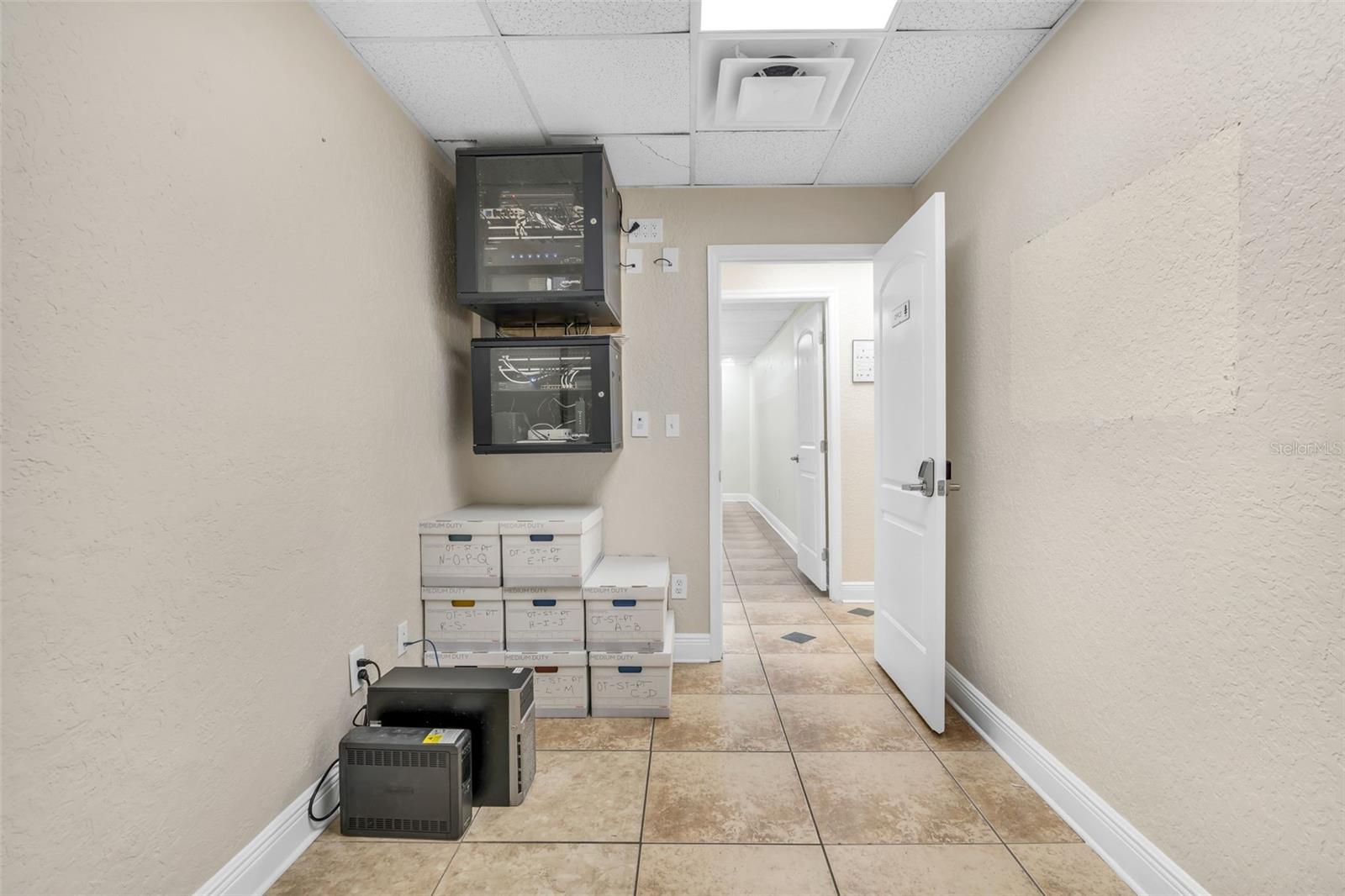 Listing photo id 11 for 4109 Armenia Avenue B