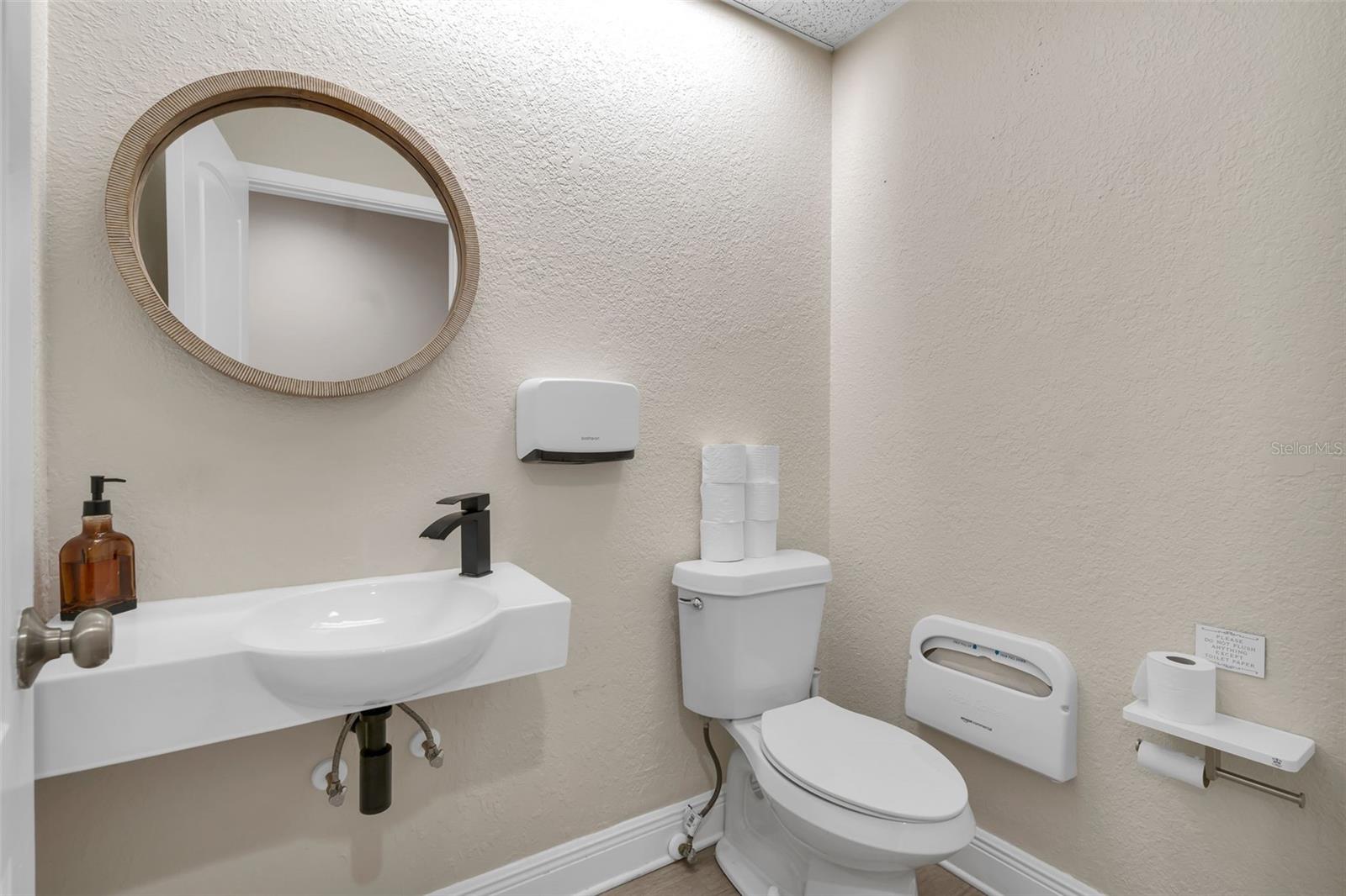 Listing photo id 19 for 4109 Armenia Avenue B