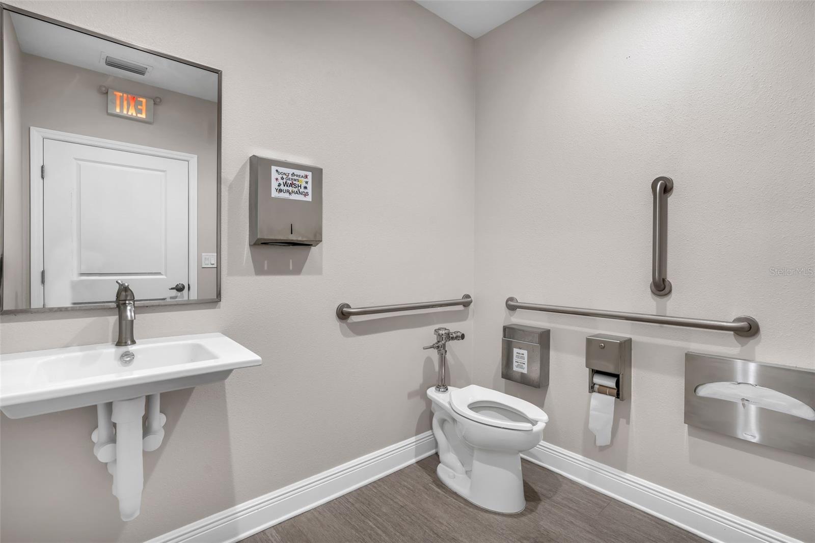 Listing photo id 22 for 4109 Armenia Avenue B