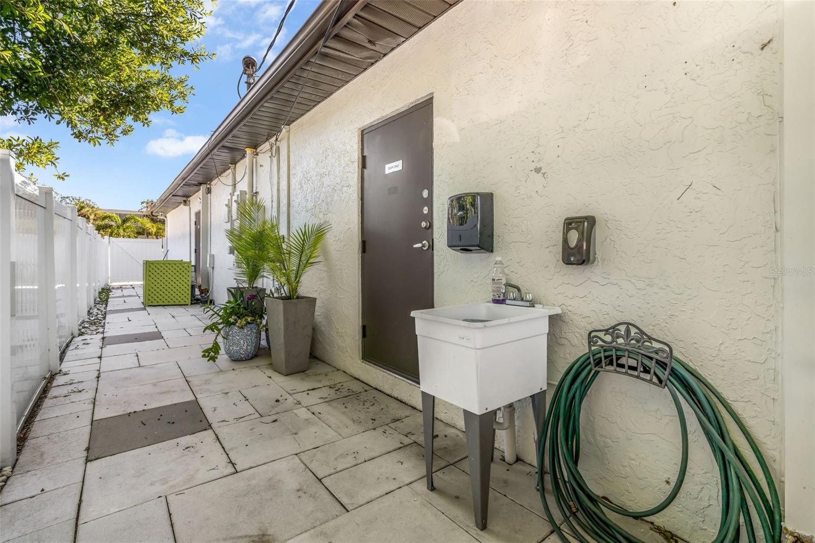 Listing photo id 30 for 4109 Armenia Avenue B