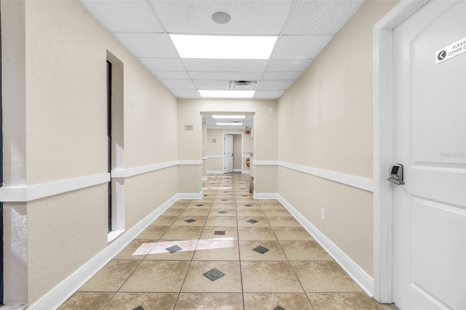 Listing photo id 2 for 4109 Armenia Avenue B