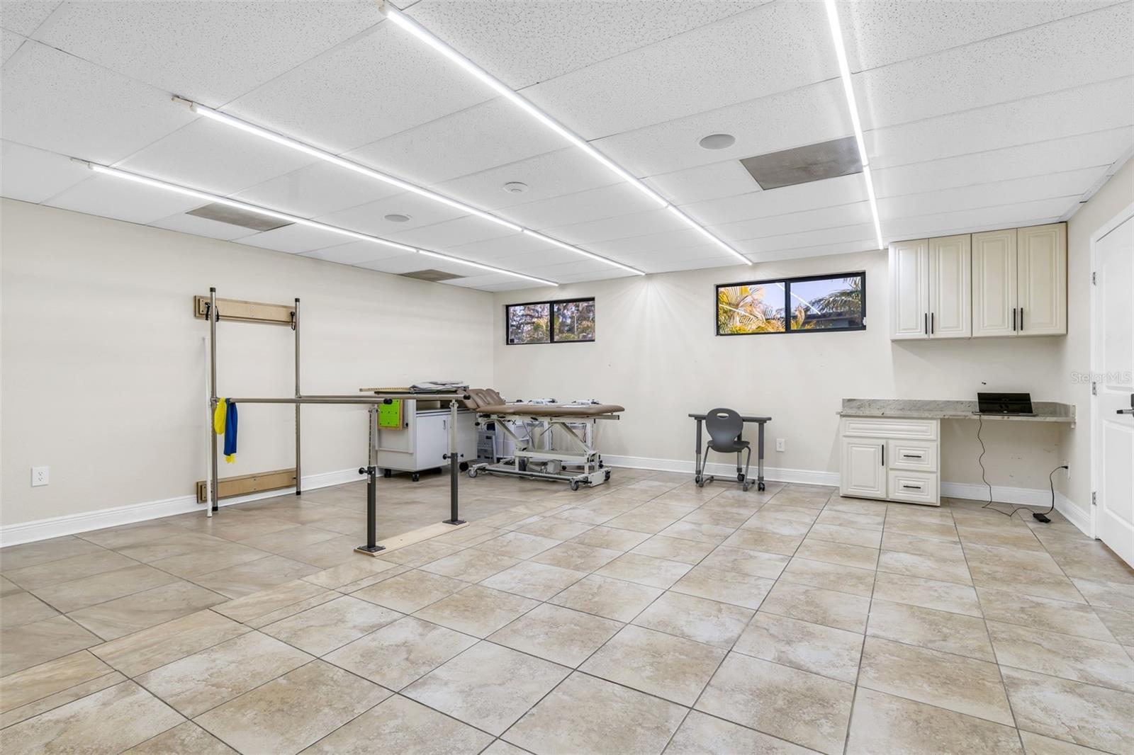 Listing photo id 5 for 4109 Armenia Avenue B