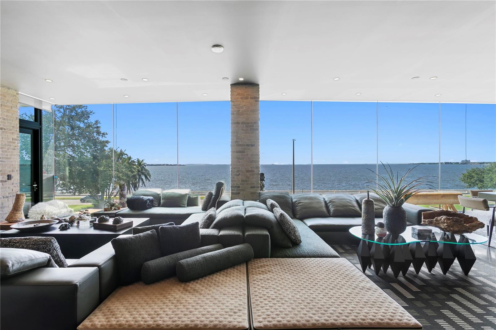 Image 17 of 70 For 2619 Bayshore Boulevard 200