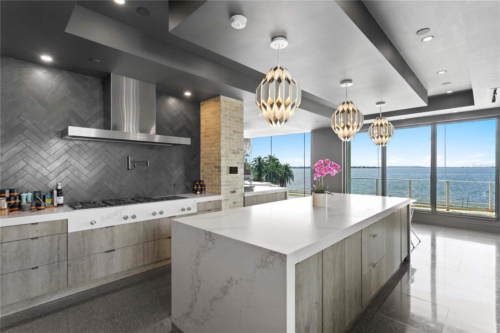 Image 21 of 70 For 2619 Bayshore Boulevard 200