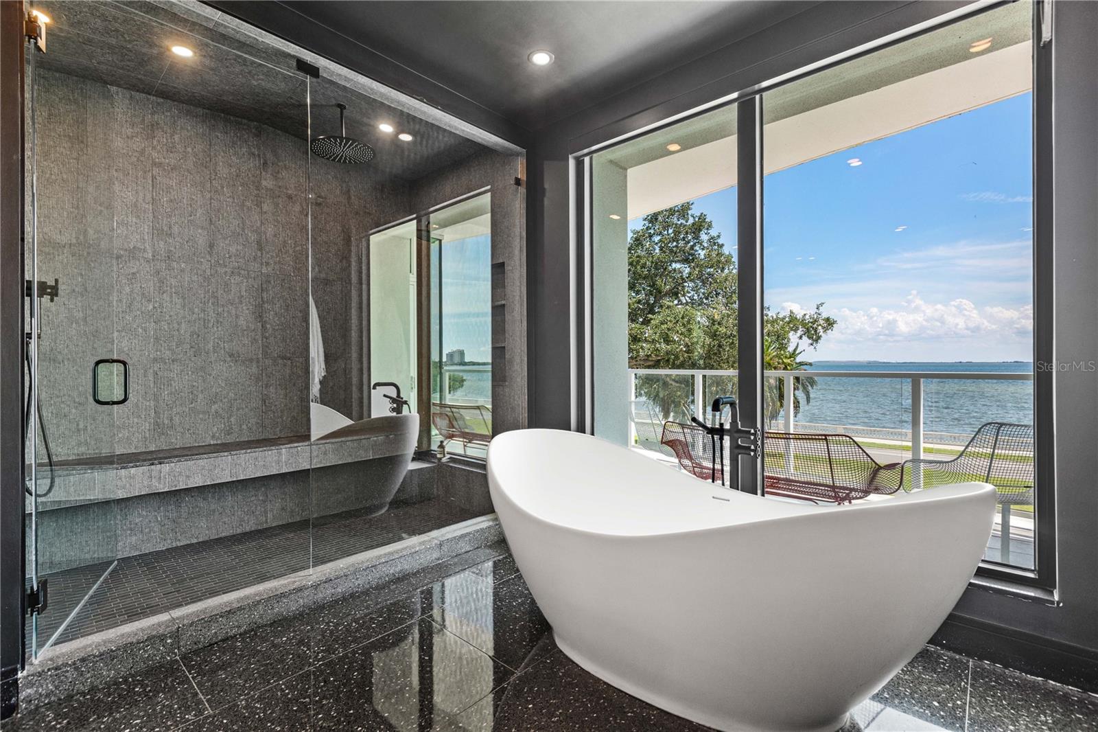 Image 35 of 70 For 2619 Bayshore Boulevard 200