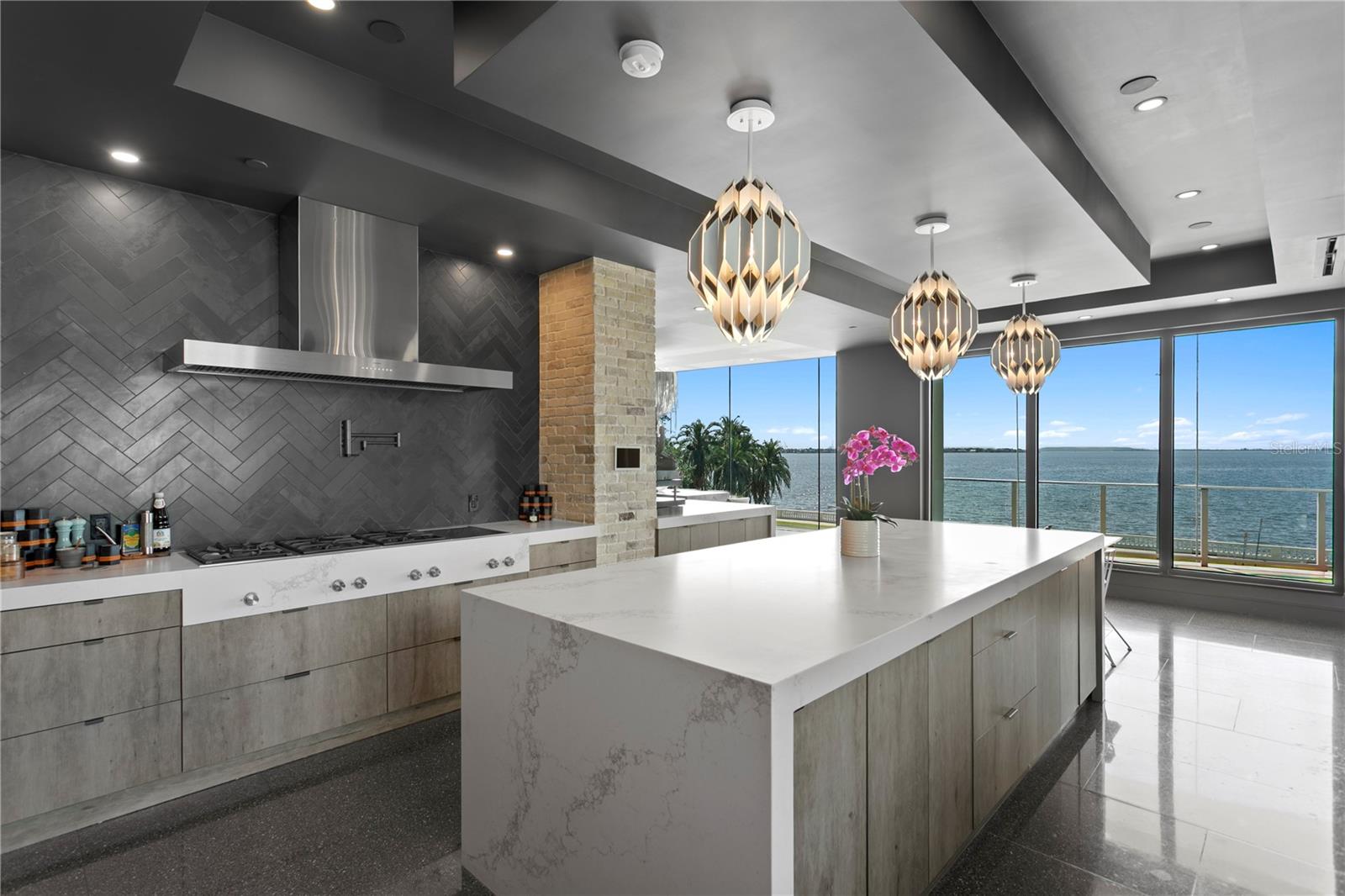 Image 6 of 70 For 2619 Bayshore Boulevard 200
