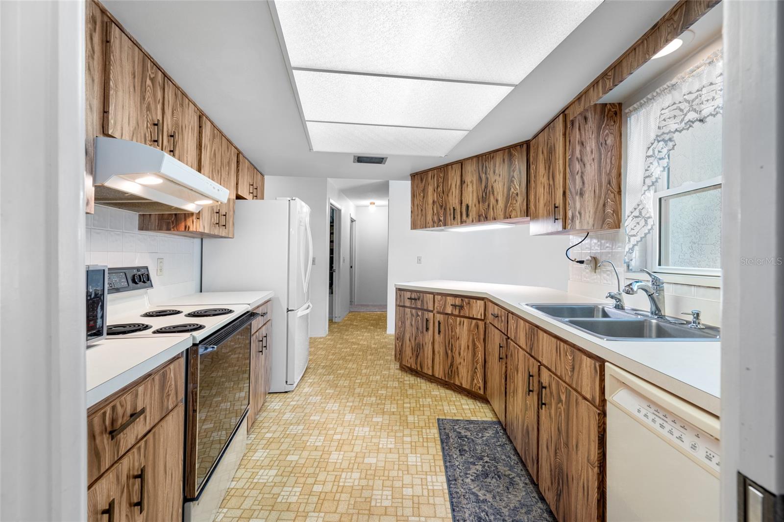 Image 17 of 67 For 1211 Stony Brook Lane