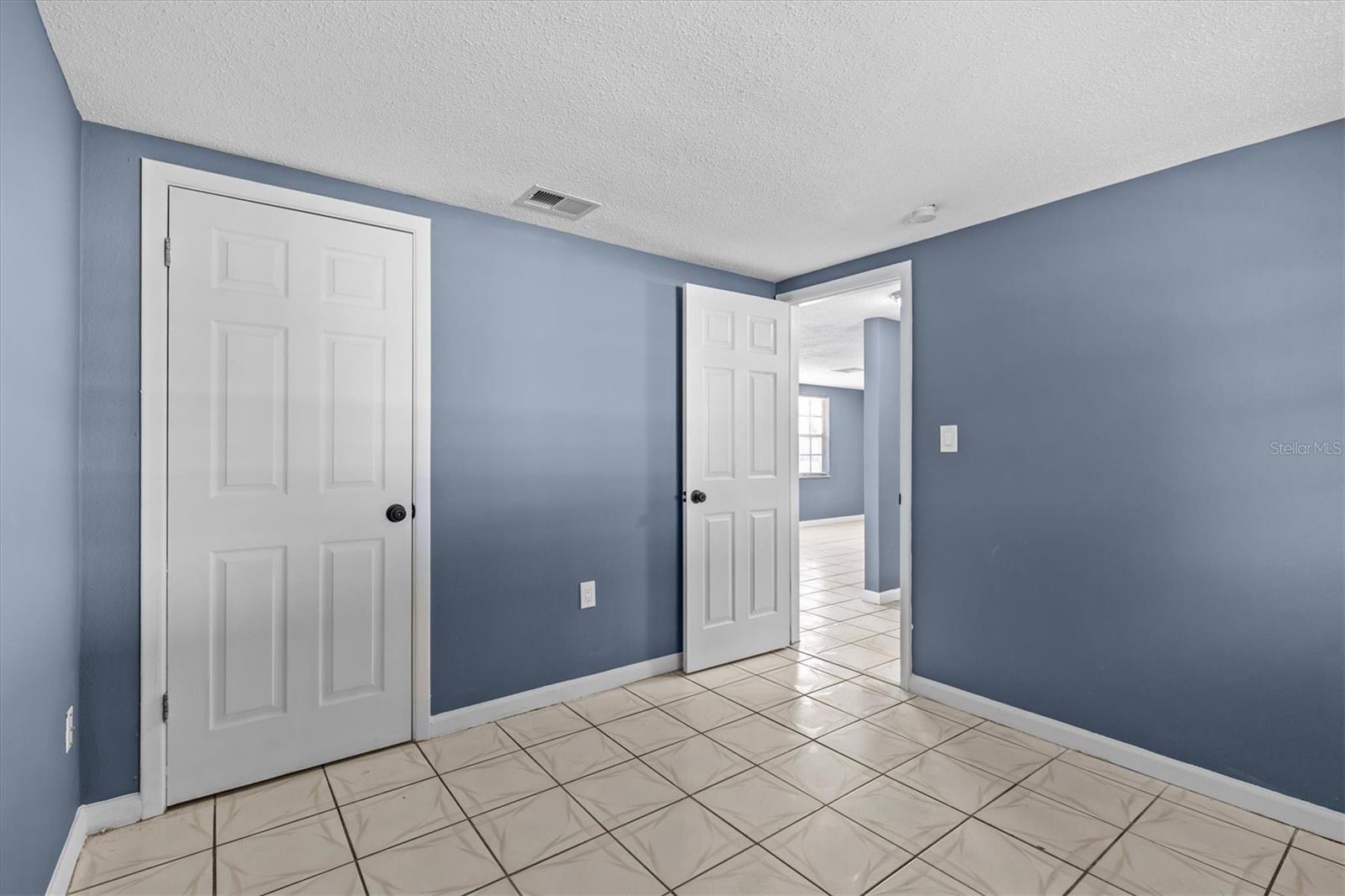 Image 23 of 32 For 9915 Aetna Lane
