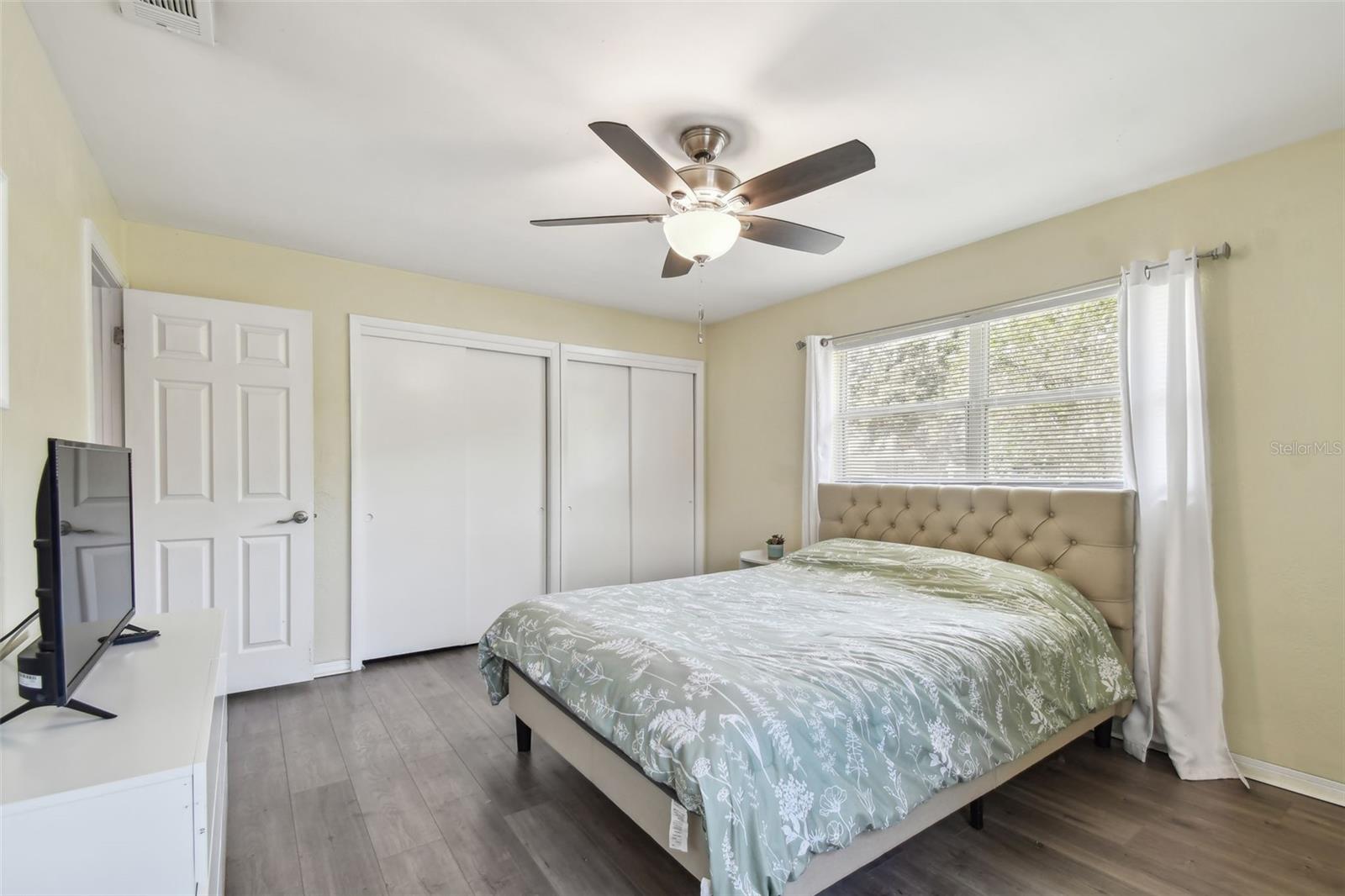 Image 37 of 71 For 5968 46th Avenue N