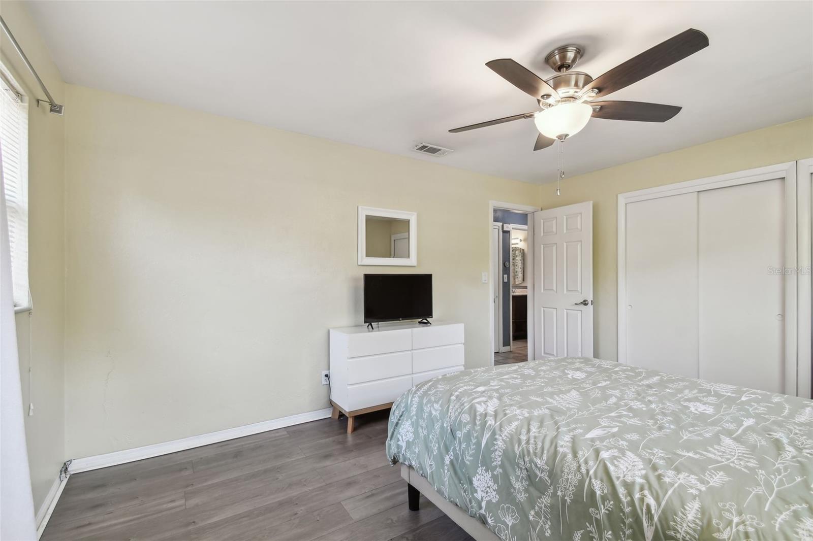 Image 38 of 71 For 5968 46th Avenue N