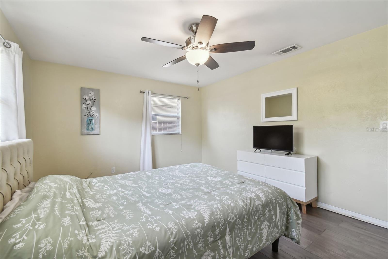 Image 39 of 71 For 5968 46th Avenue N
