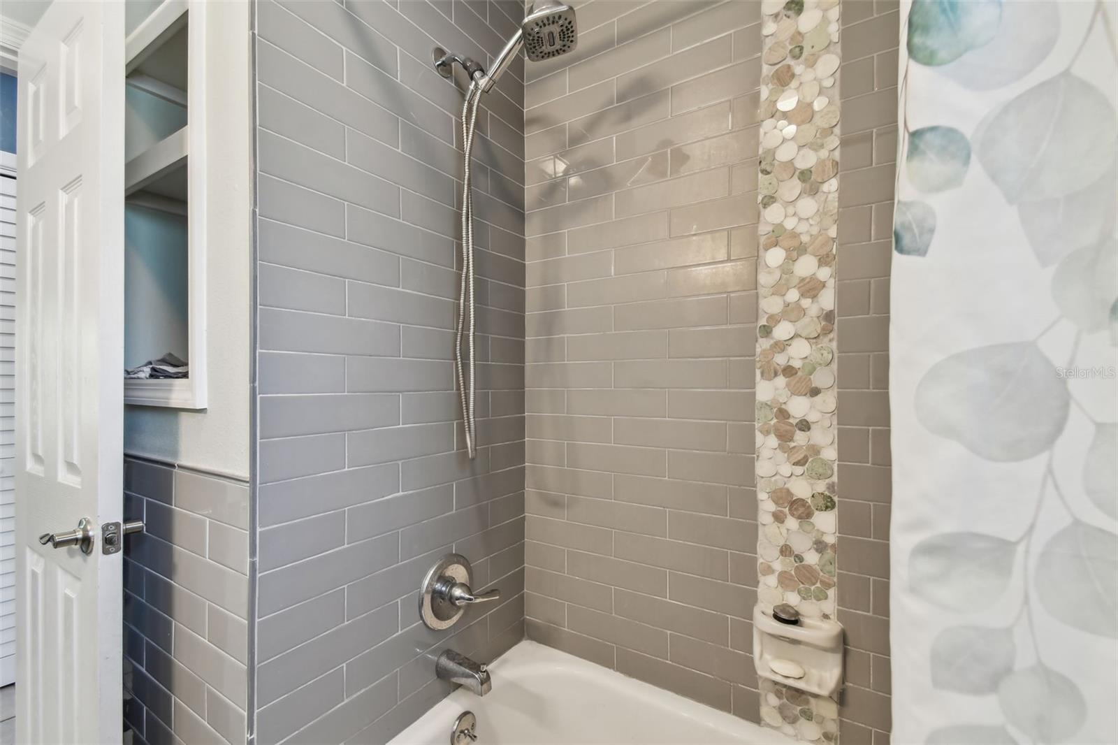 Image 41 of 71 For 5968 46th Avenue N
