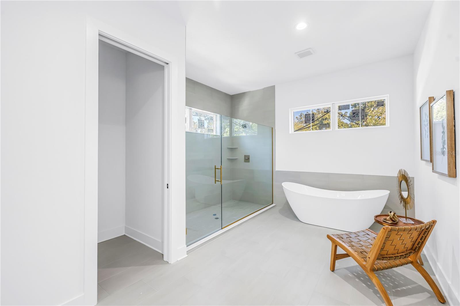 Image 23 of 49 For 1025 42nd Avenue N