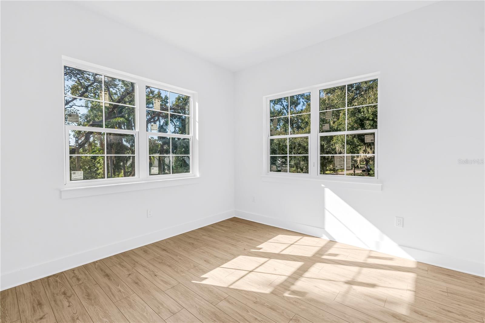 Image 32 of 49 For 1025 42nd Avenue N