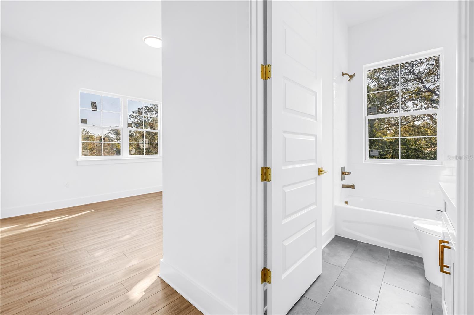 Image 33 of 49 For 1025 42nd Avenue N