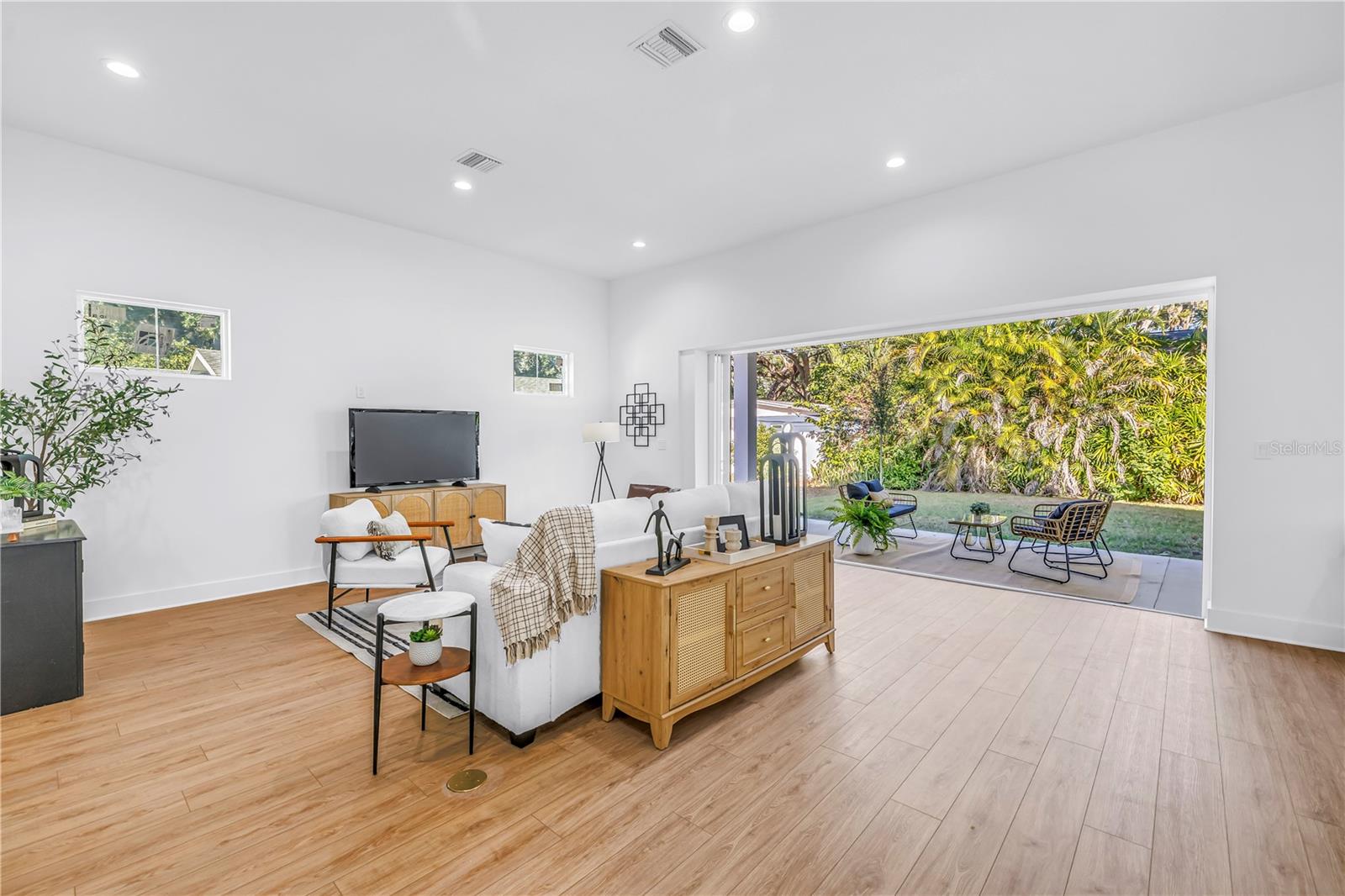 Image 37 of 49 For 1025 42nd Avenue N