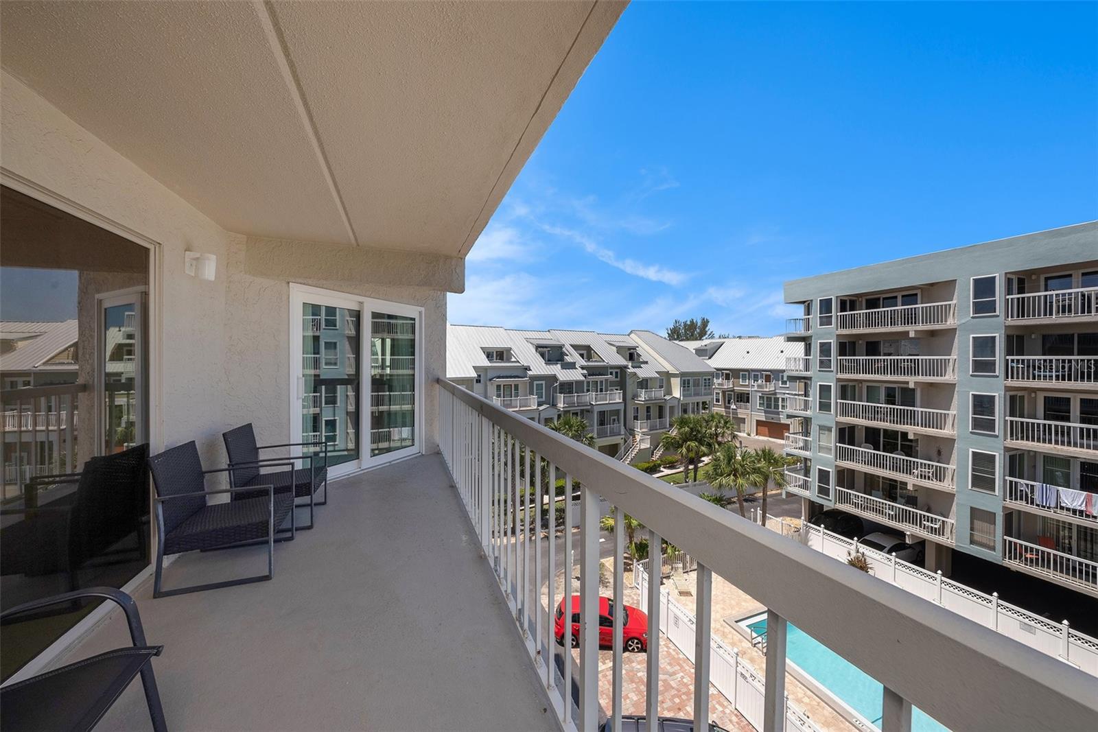 Image 26 of 35 For 19925 Gulf Boulevard 407