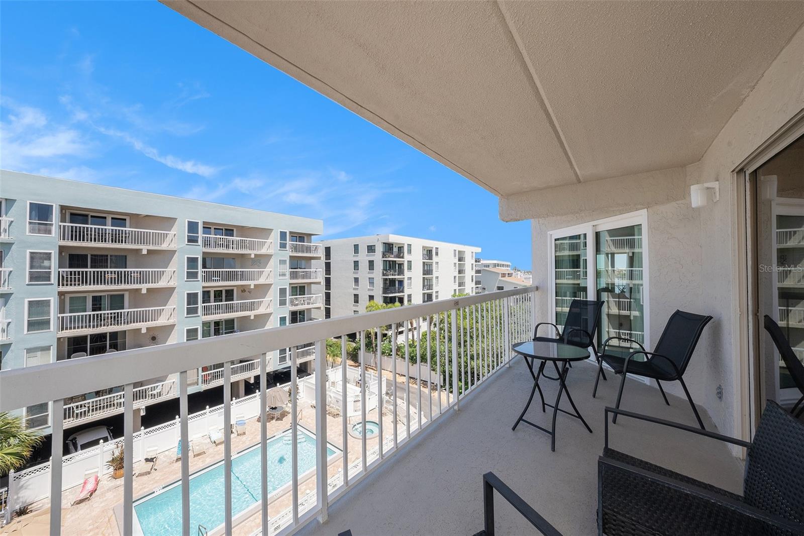 Image 9 of 35 For 19925 Gulf Boulevard 407
