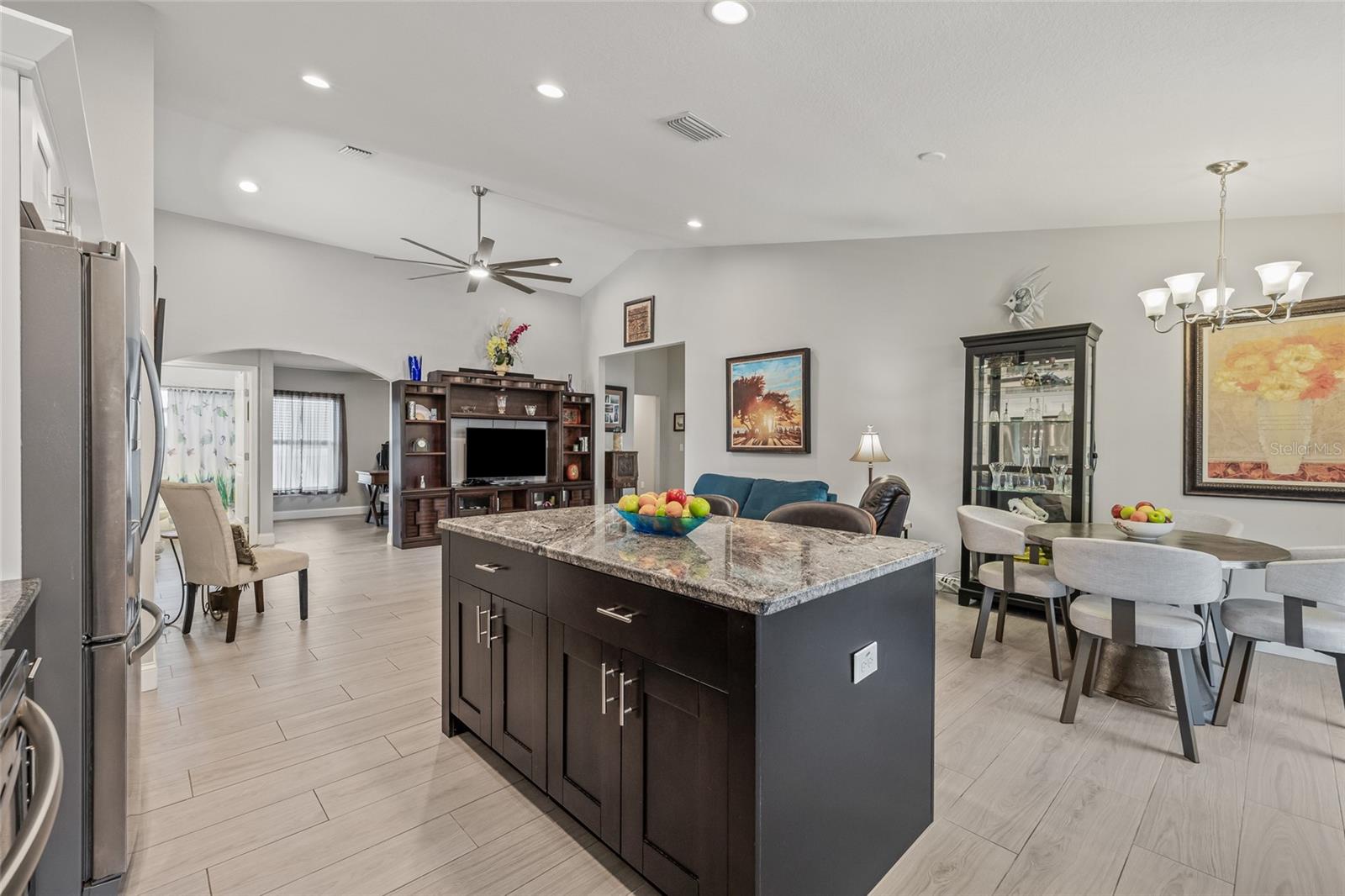 Listing photo id 8 for 6741 51st Way N