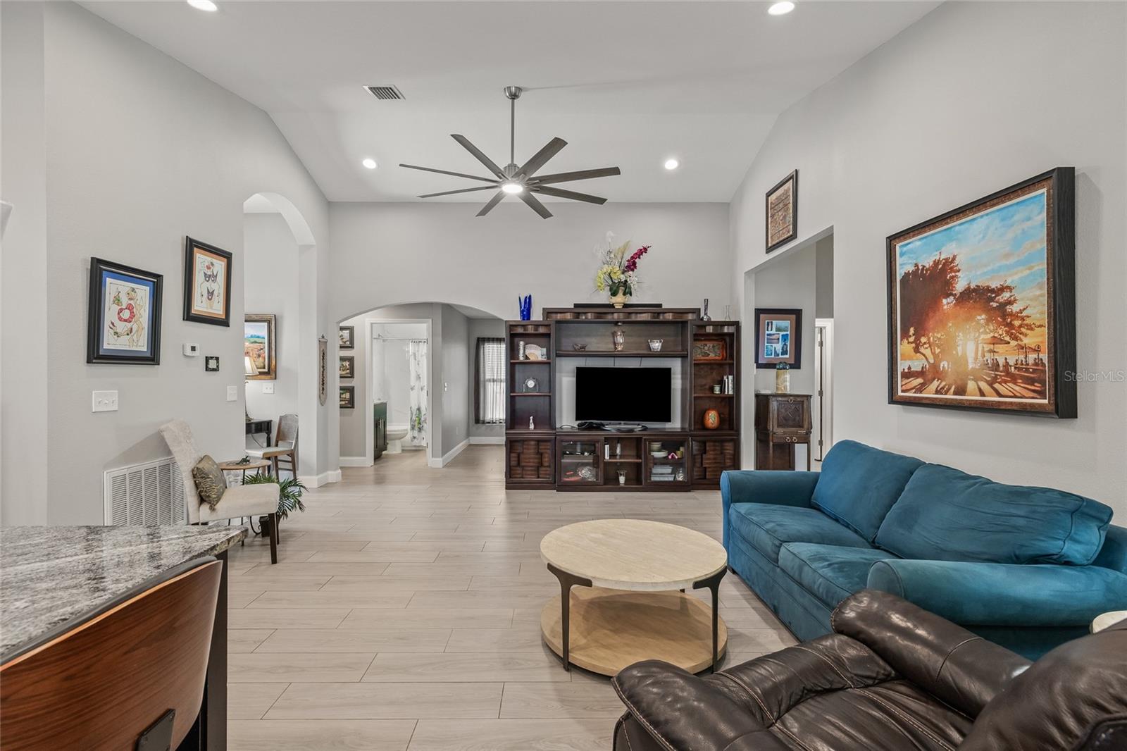 Listing photo id 11 for 6741 51st Way N