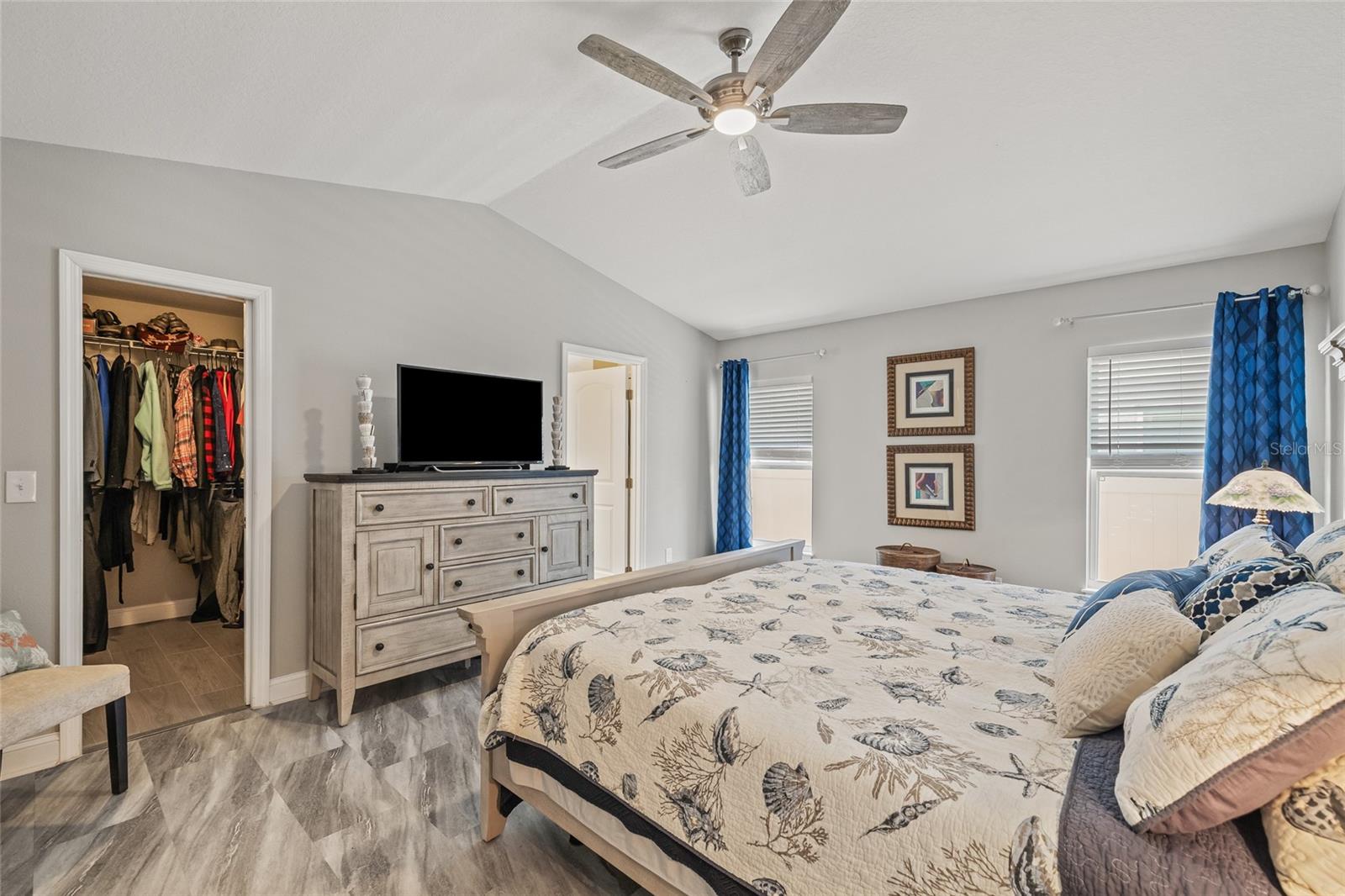 Listing photo id 13 for 6741 51st Way N