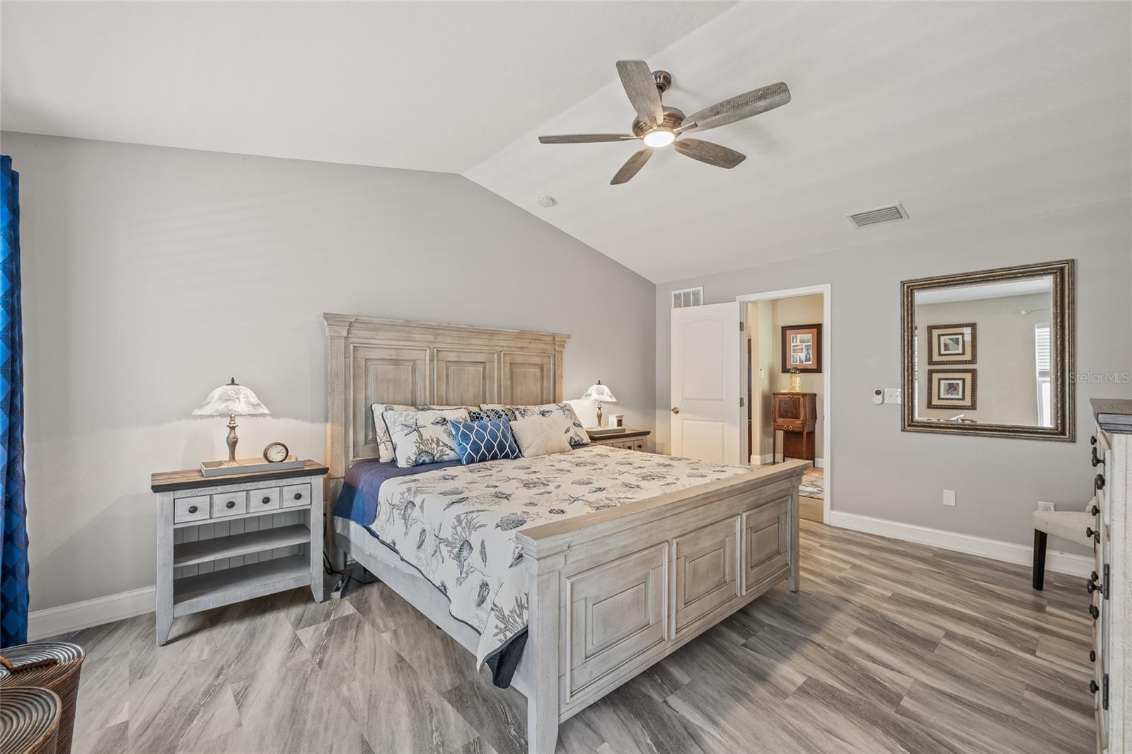 Listing photo id 14 for 6741 51st Way N