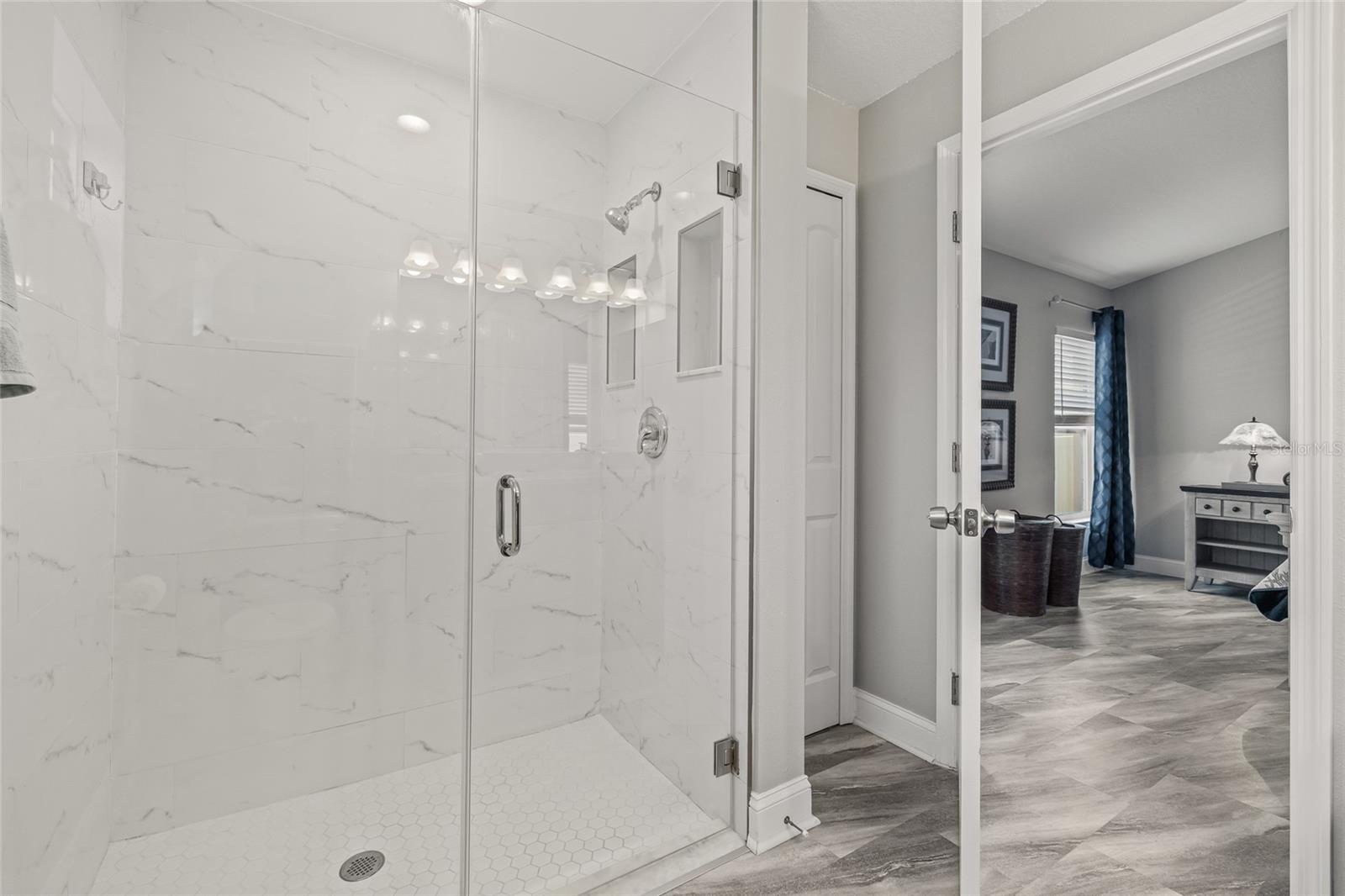 Listing photo id 16 for 6741 51st Way N