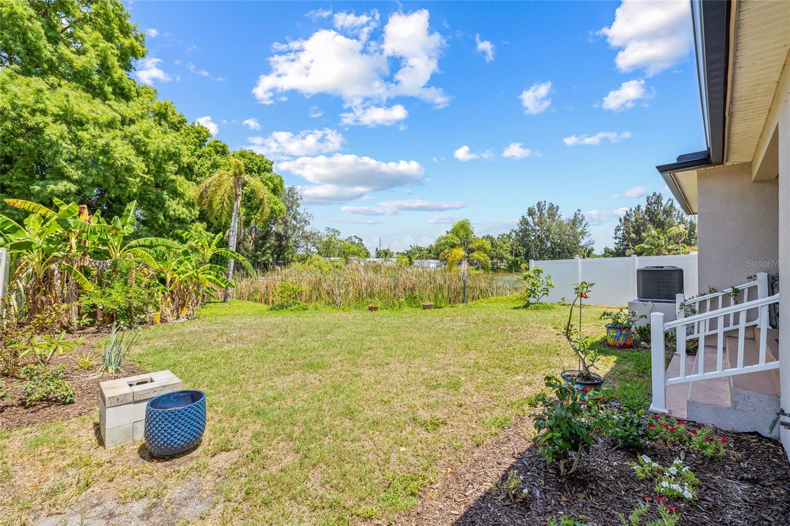 Listing photo id 25 for 6741 51st Way N