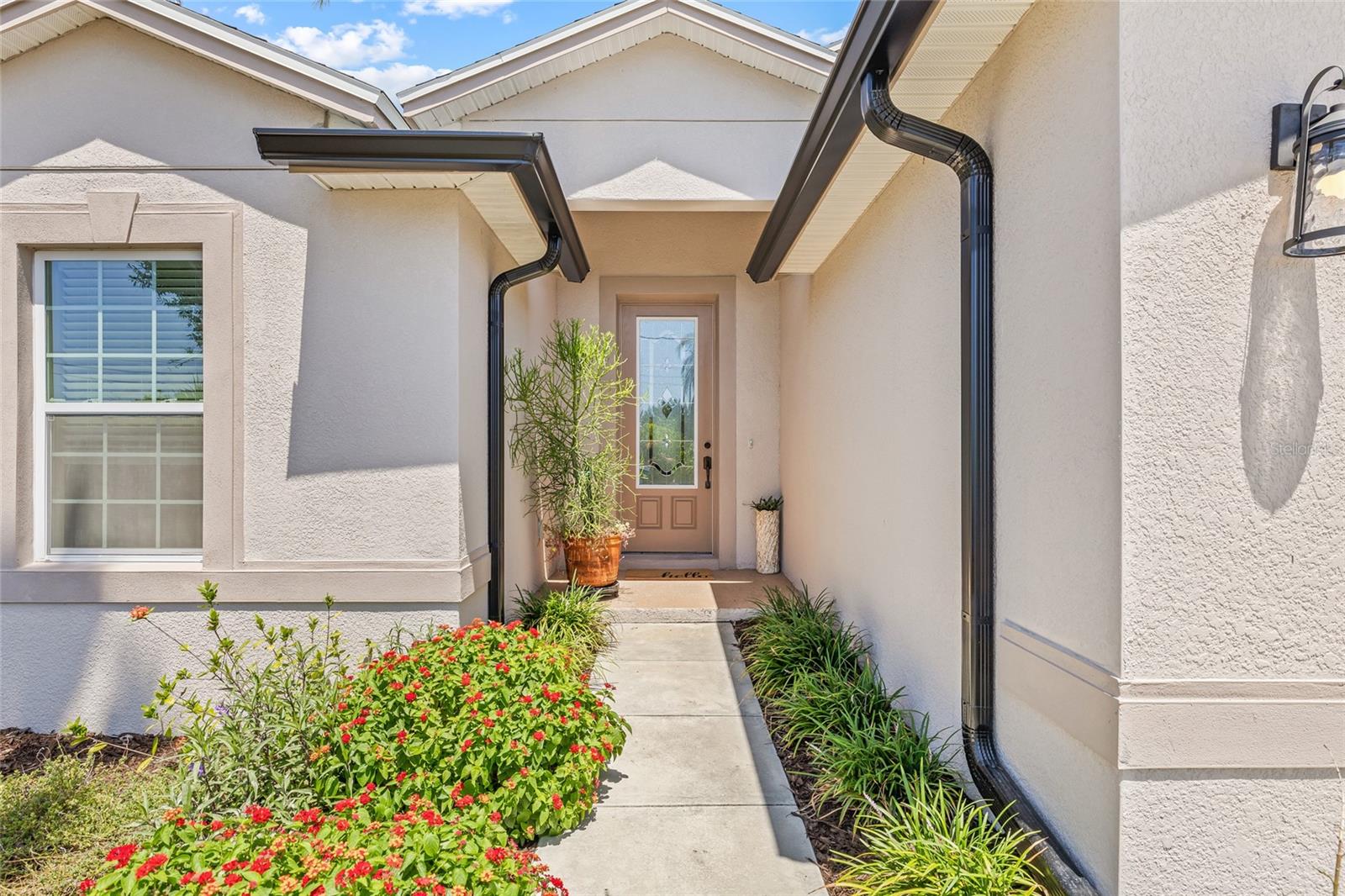 Listing photo id 1 for 6741 51st Way N