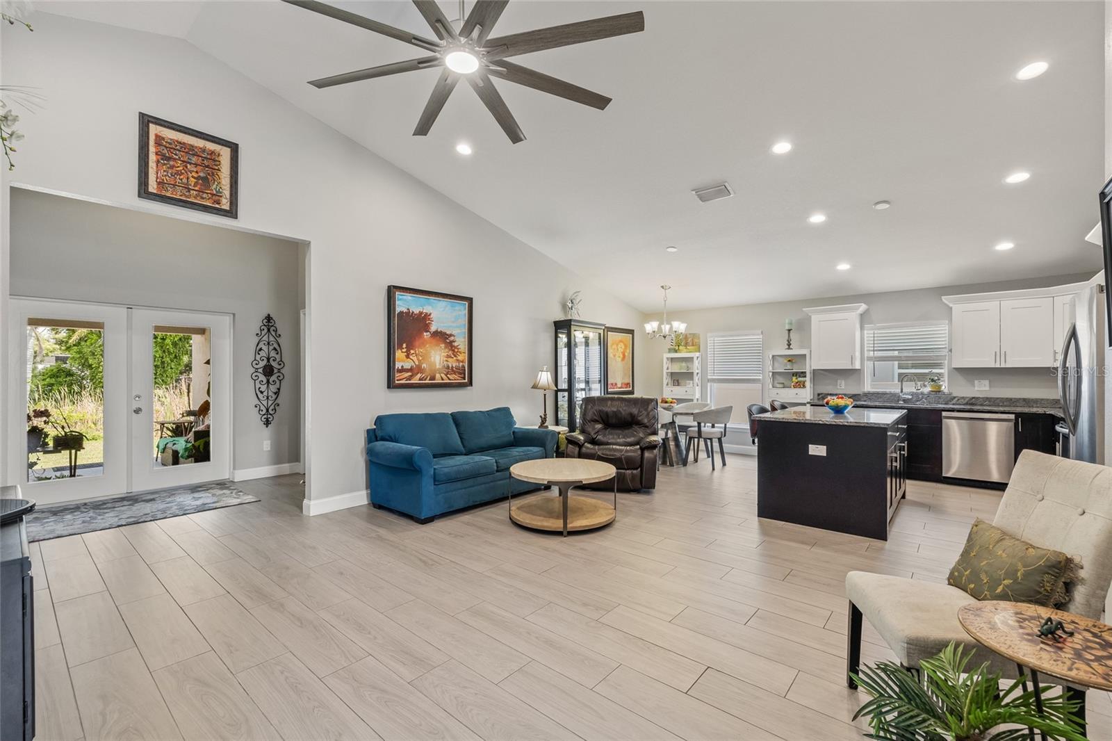 Listing photo id 3 for 6741 51st Way N
