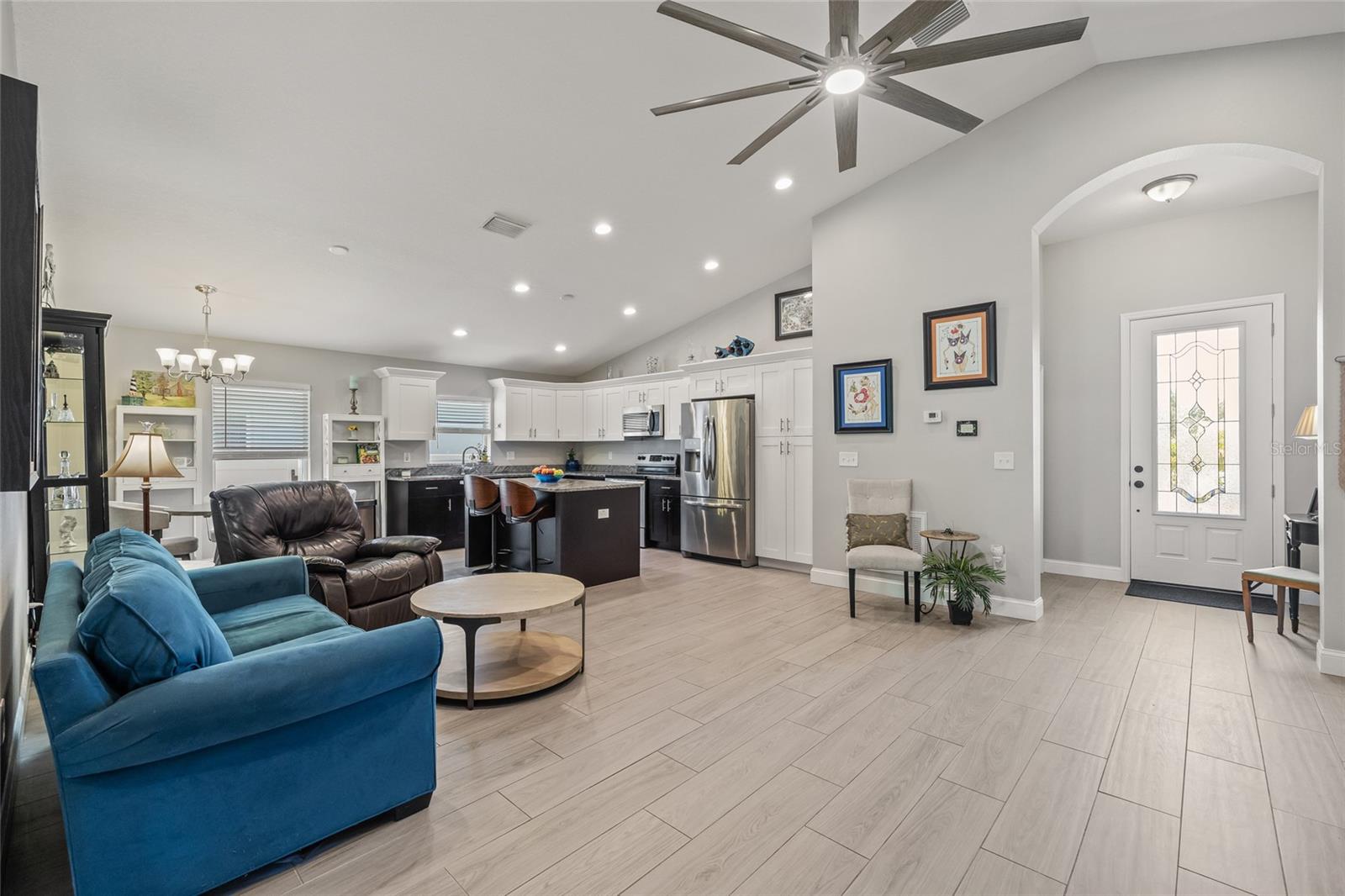 Listing photo id 4 for 6741 51st Way N