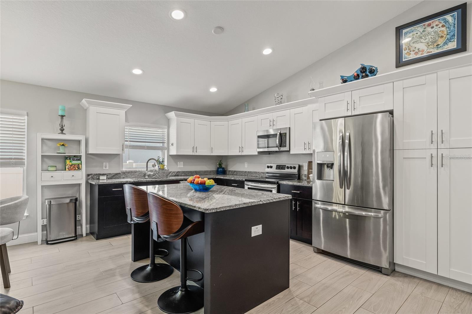 Listing photo id 5 for 6741 51st Way N