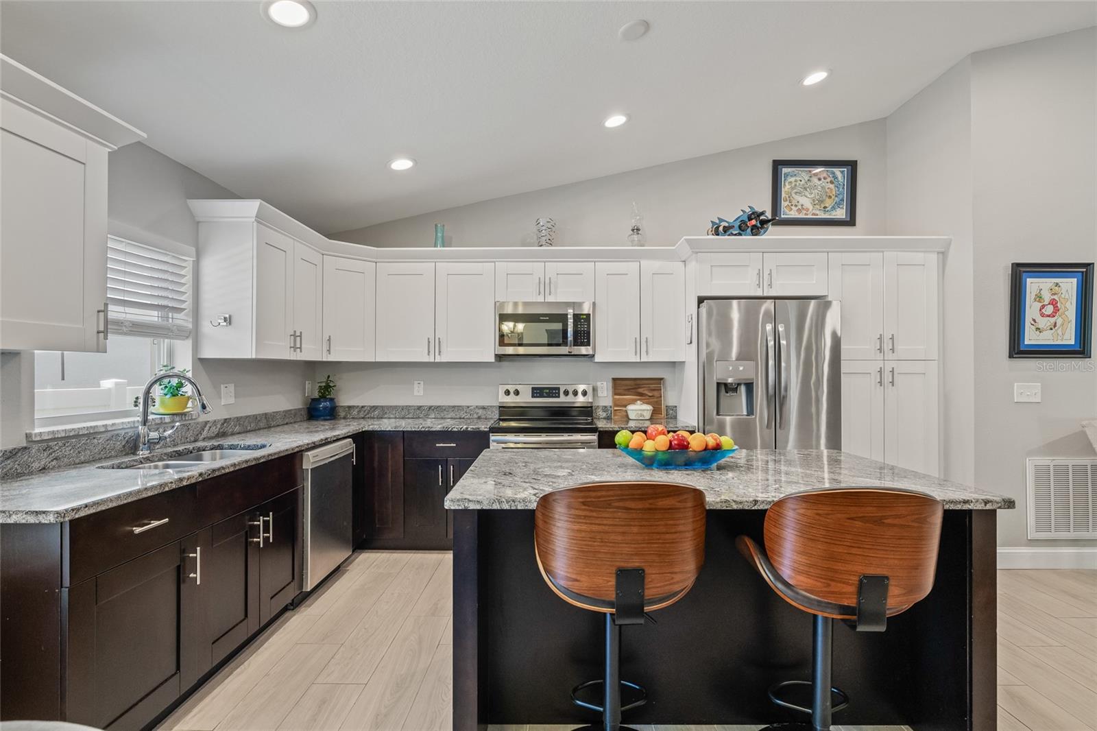 Listing photo id 6 for 6741 51st Way N